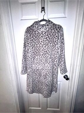 32 Degrees Grey Snow Leopard Hooded Sleep Tunic